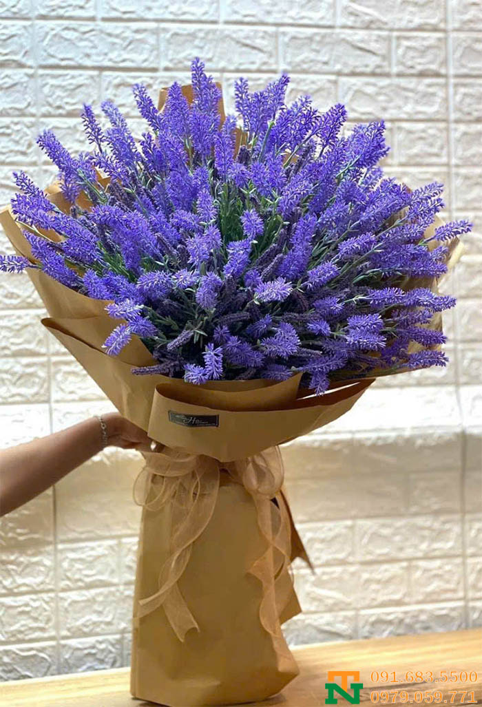 Bó hoa oải hương tím xinh 