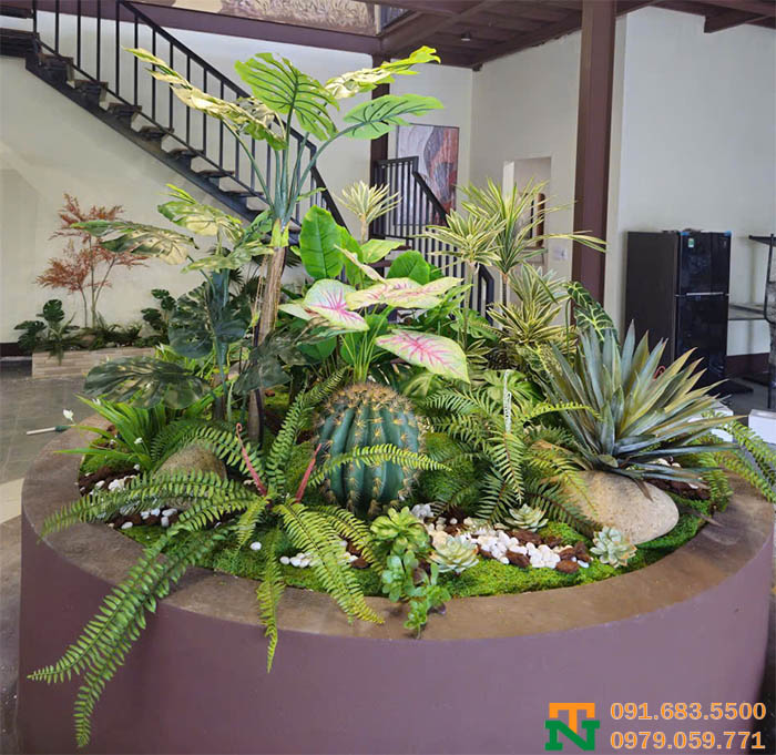 Bồn cây cảnh cành môn trang trí sảnh tiệc