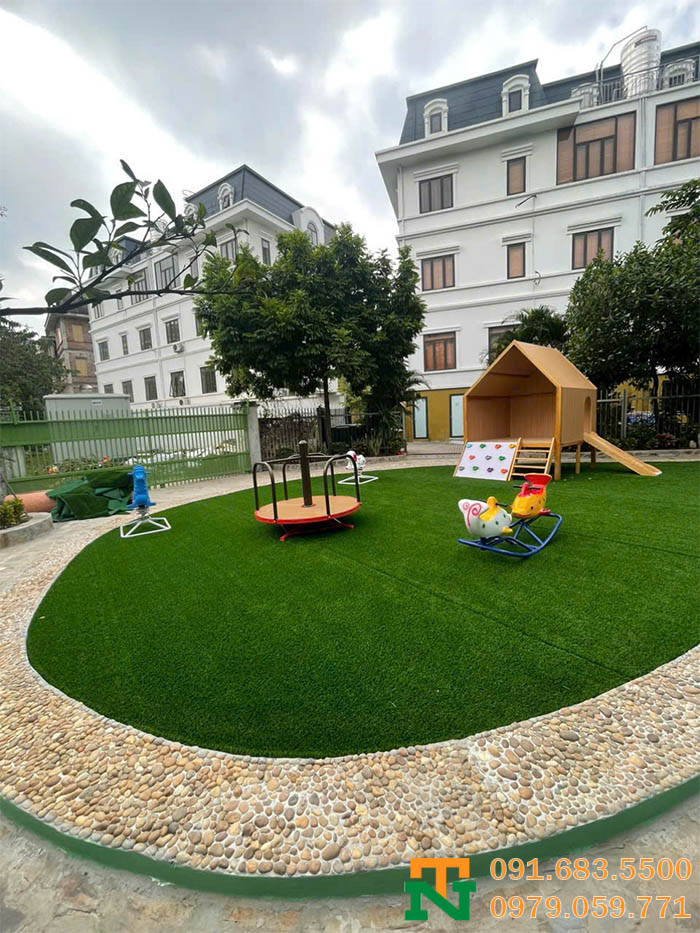 Sân chơi thảm cỏ nhân tạo